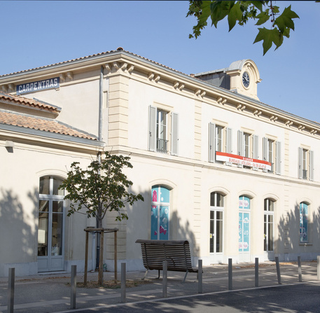centre-affaires-exterieur-rue